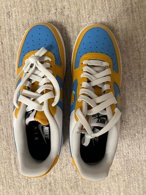 Nike women’s Low-Top Sneakers - Blue & Yellow